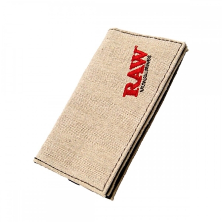 porta tabacco della marca raw con ricamo rosso