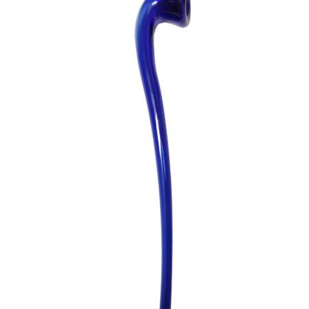 Profilo pipa blu in vetro su sfondo bianco